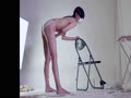長身の女性がモデル面接で全裸にされ紐パンを脱ぎ尻を写真撮影される