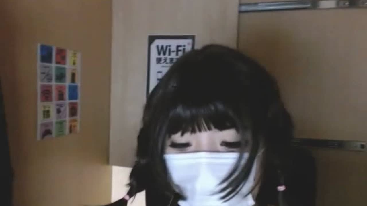 ♥ネットカフェから♡扉越しにおっぱいをわしづかみに